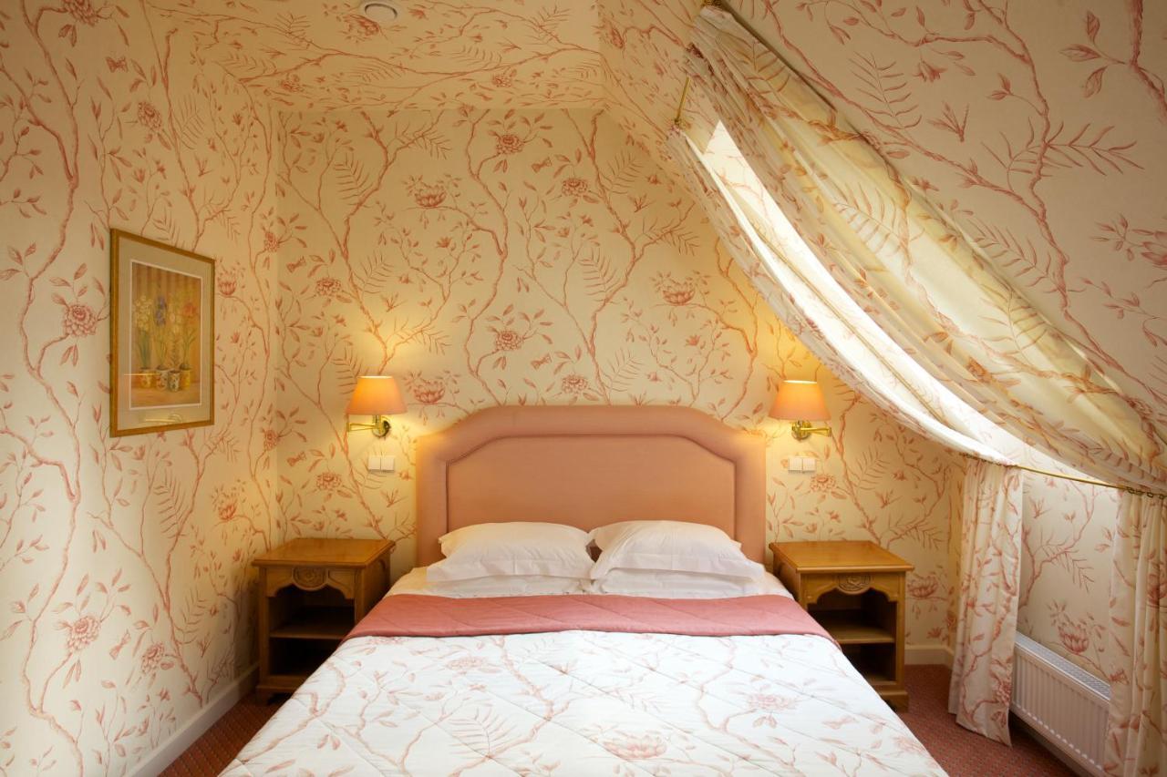 Narutis Hotel - Small Luxury Hotels Of The World วิลนีอุส ภายนอก รูปภาพ A bedroom at the hotel