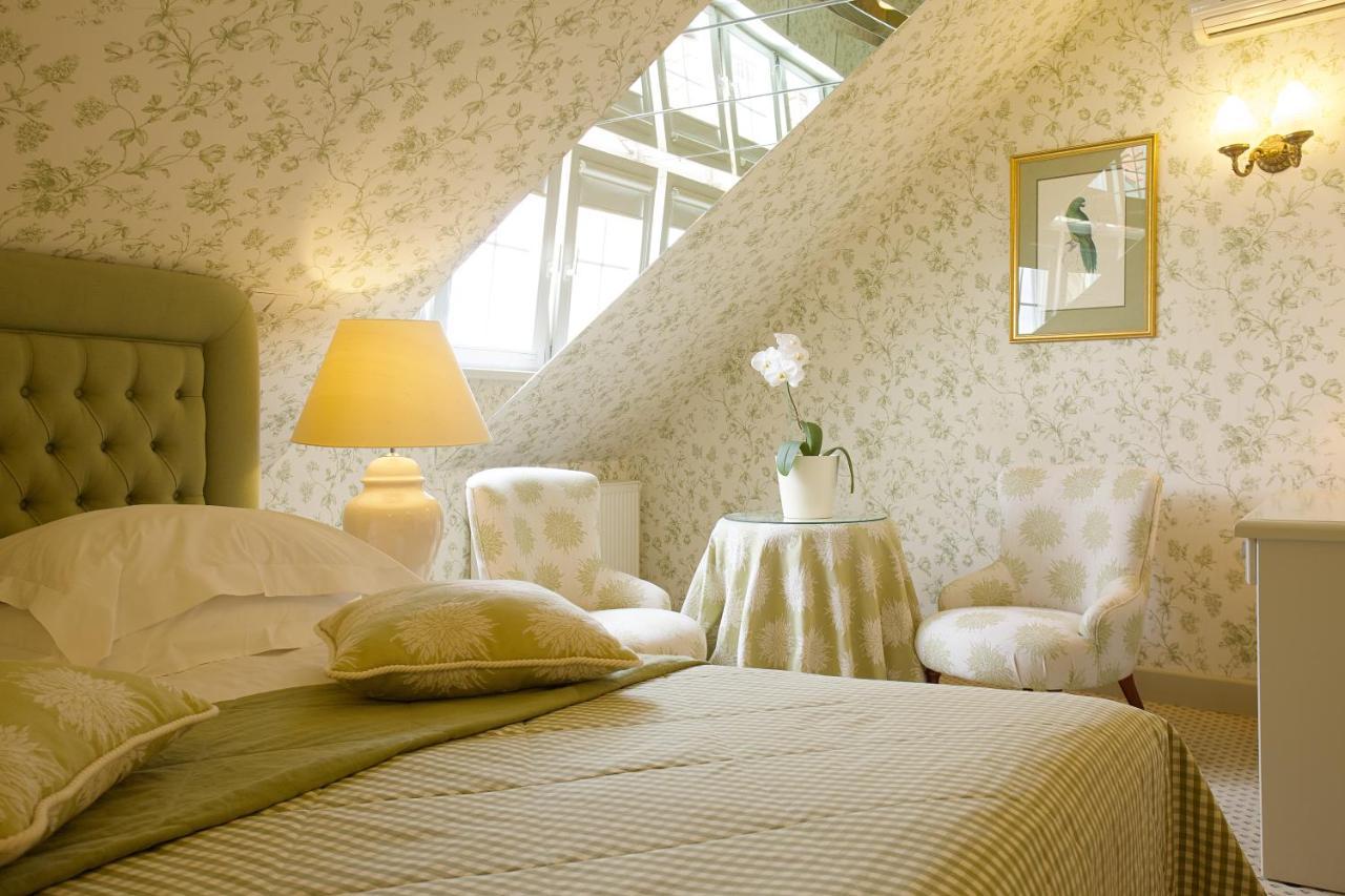 Narutis Hotel - Small Luxury Hotels Of The World วิลนีอุส ภายนอก รูปภาพ A room at the hotel