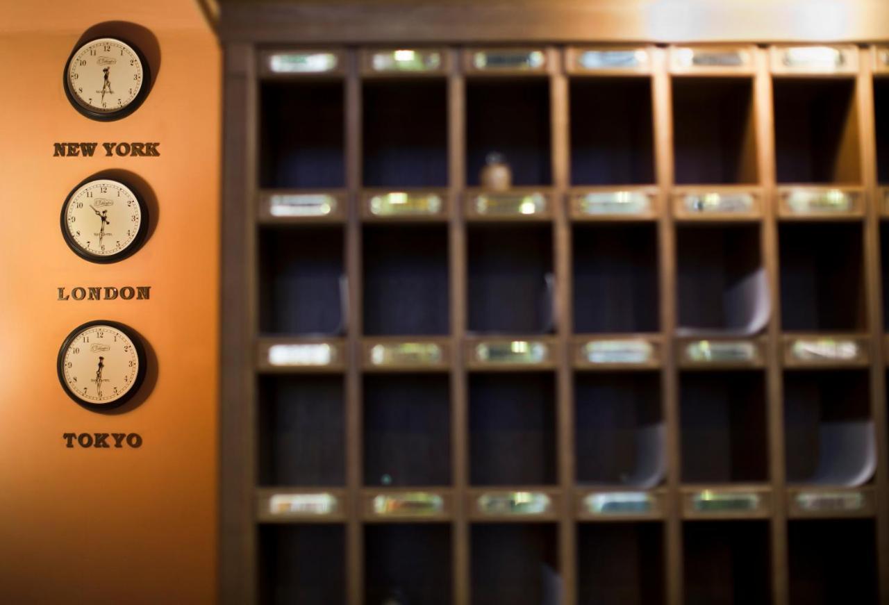 Narutis Hotel - Small Luxury Hotels Of The World วิลนีอุส ภายนอก รูปภาพ A hotel bell desk