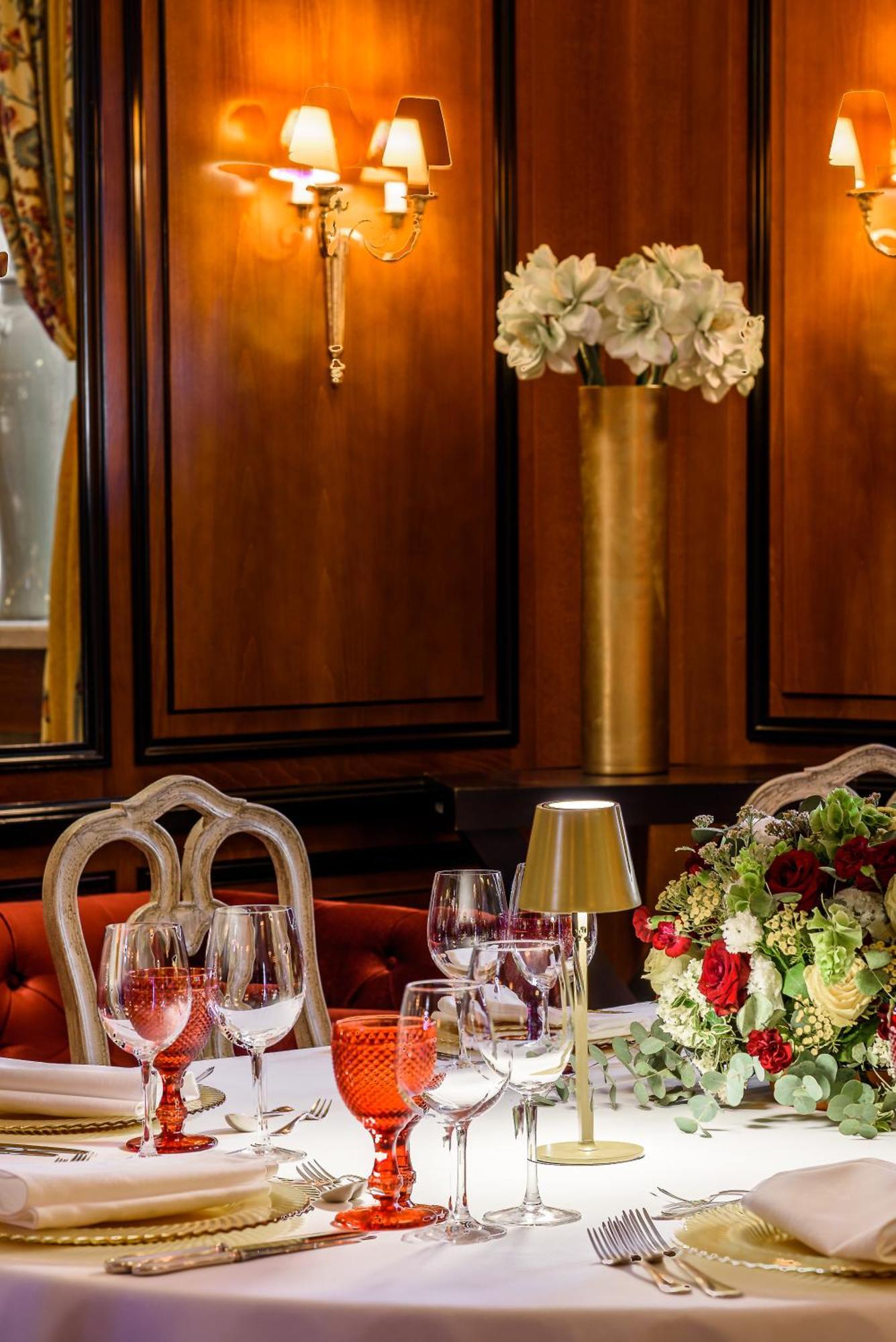 Narutis Hotel - Small Luxury Hotels Of The World วิลนีอุส ภายนอก รูปภาพ The interior of the restaurant
