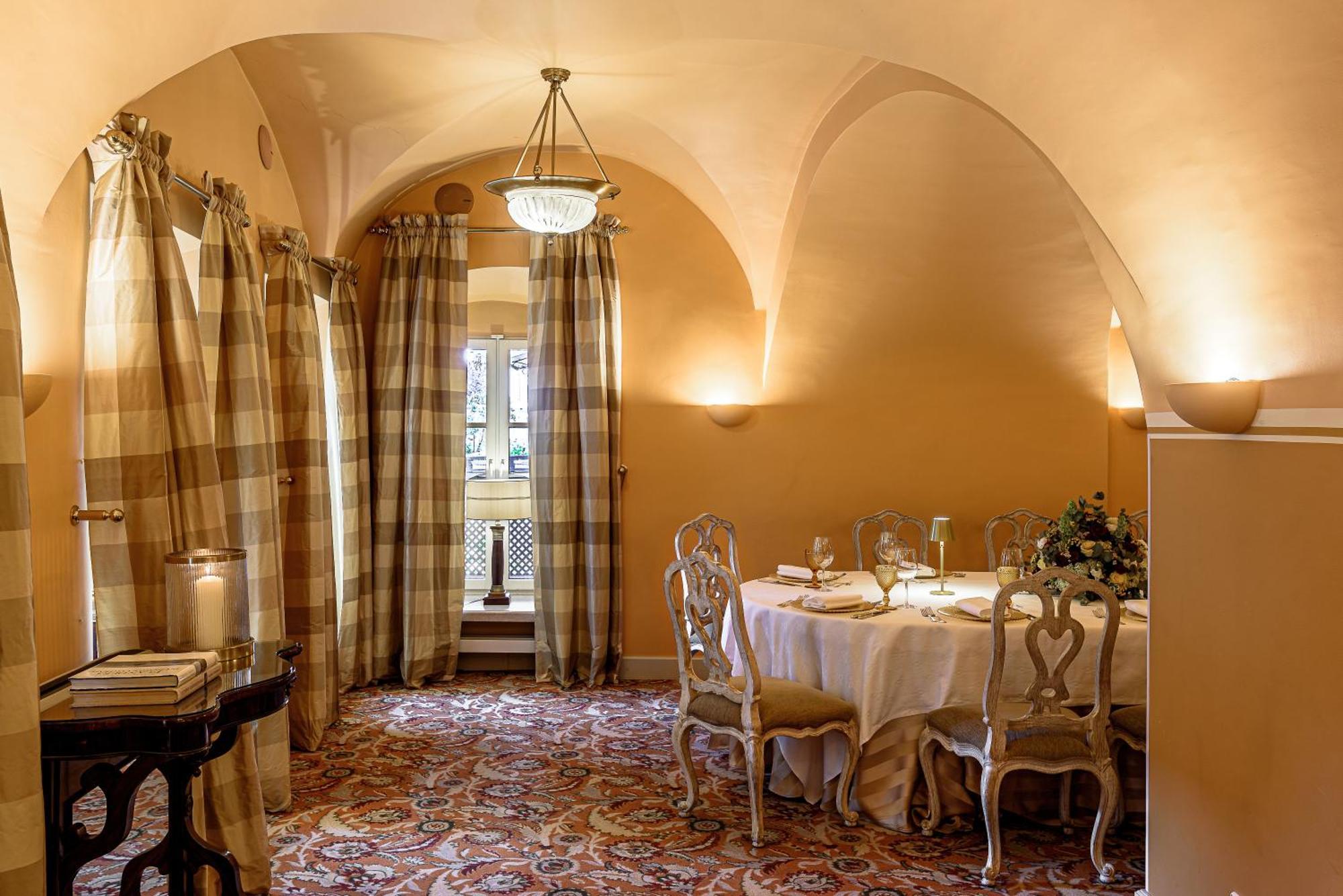 Narutis Hotel - Small Luxury Hotels Of The World วิลนีอุส ภายนอก รูปภาพ The dining room