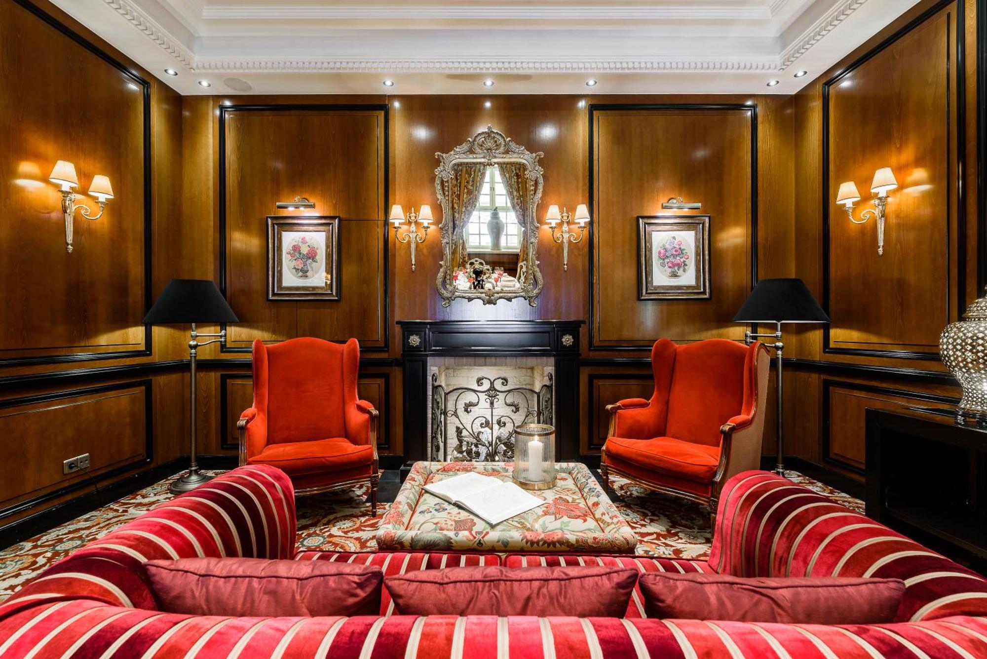 Narutis Hotel - Small Luxury Hotels Of The World วิลนีอุส ภายนอก รูปภาพ The fireplace in the lobby