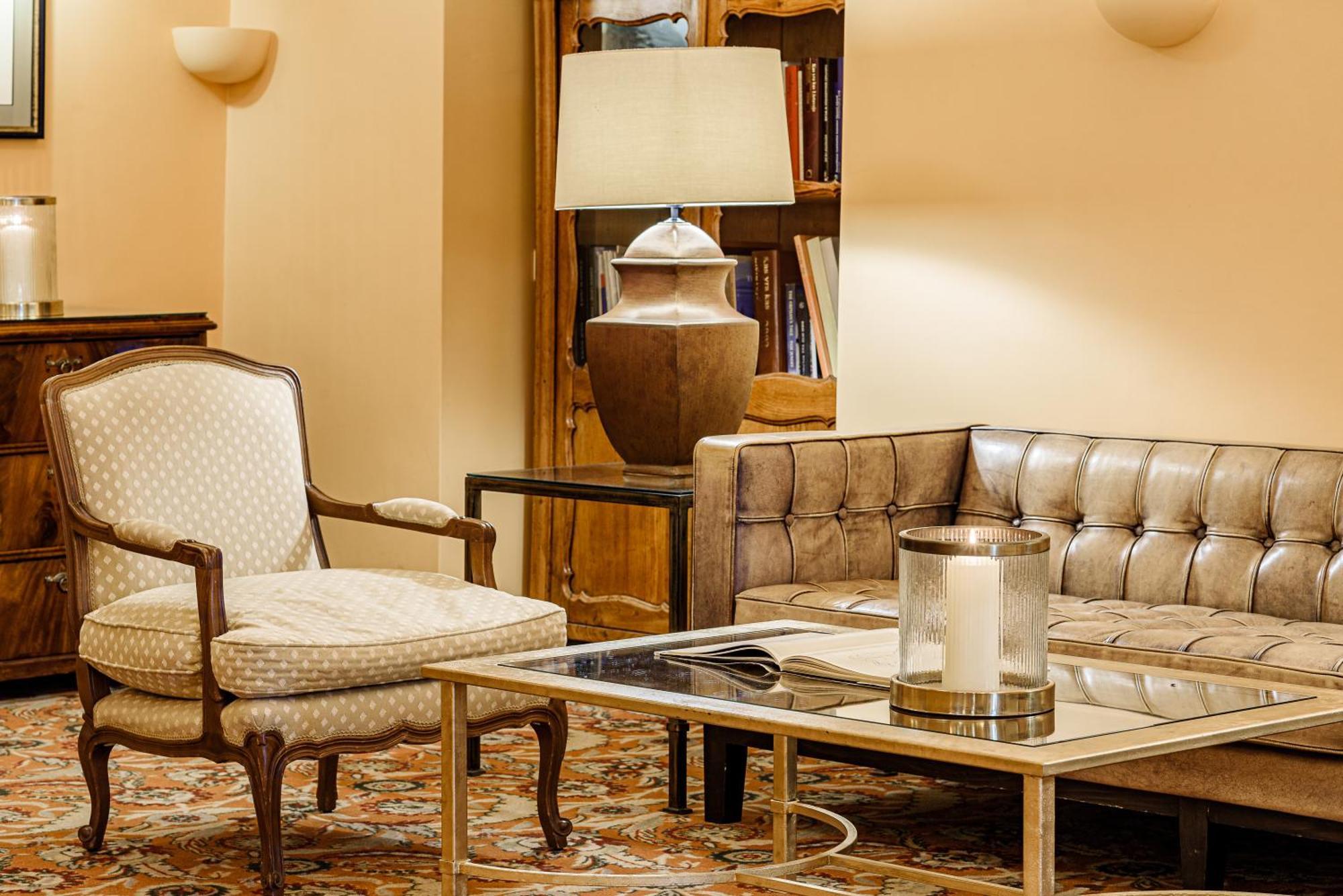 Narutis Hotel - Small Luxury Hotels Of The World วิลนีอุส ภายนอก รูปภาพ Library