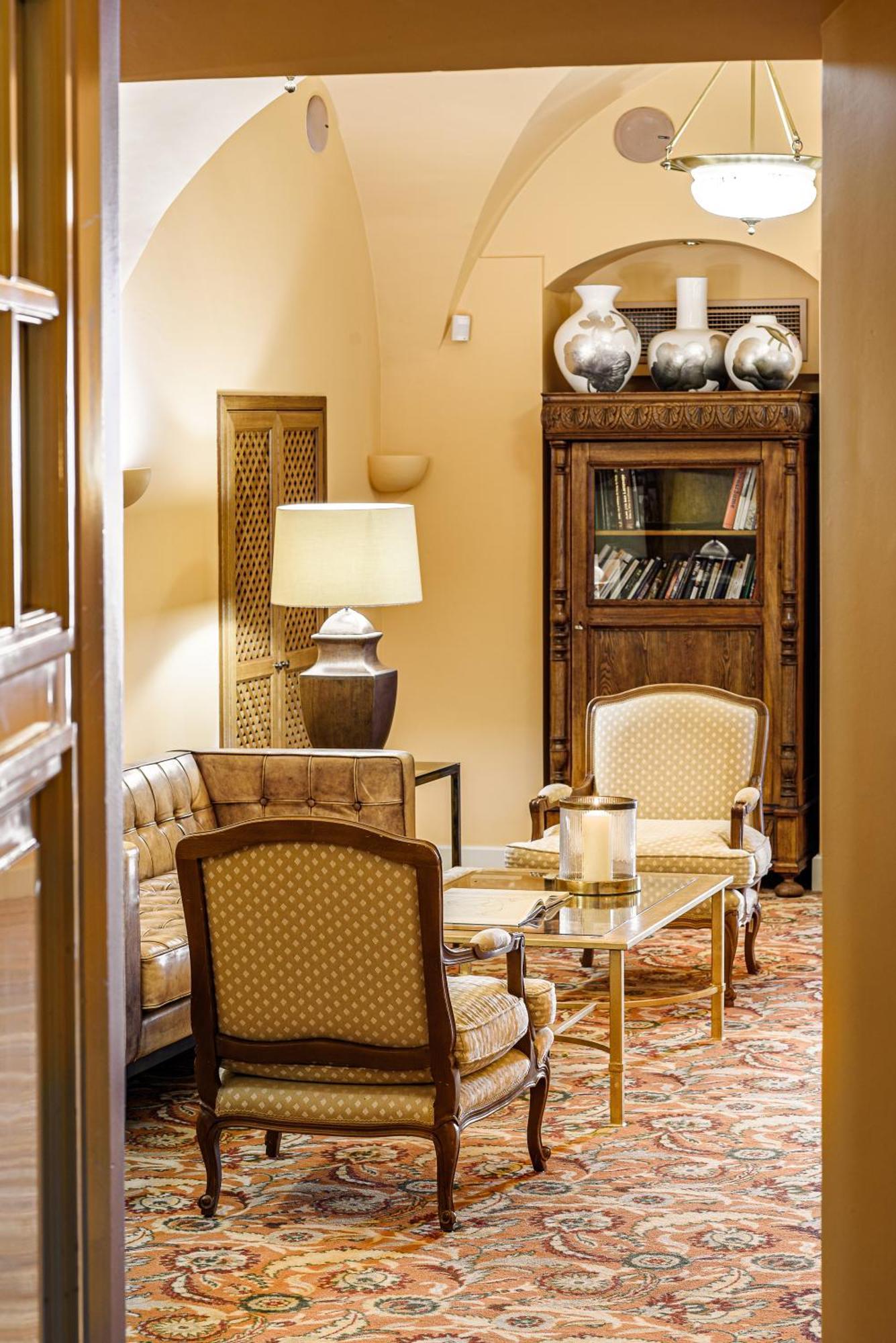 Narutis Hotel - Small Luxury Hotels Of The World วิลนีอุส ภายนอก รูปภาพ Library
