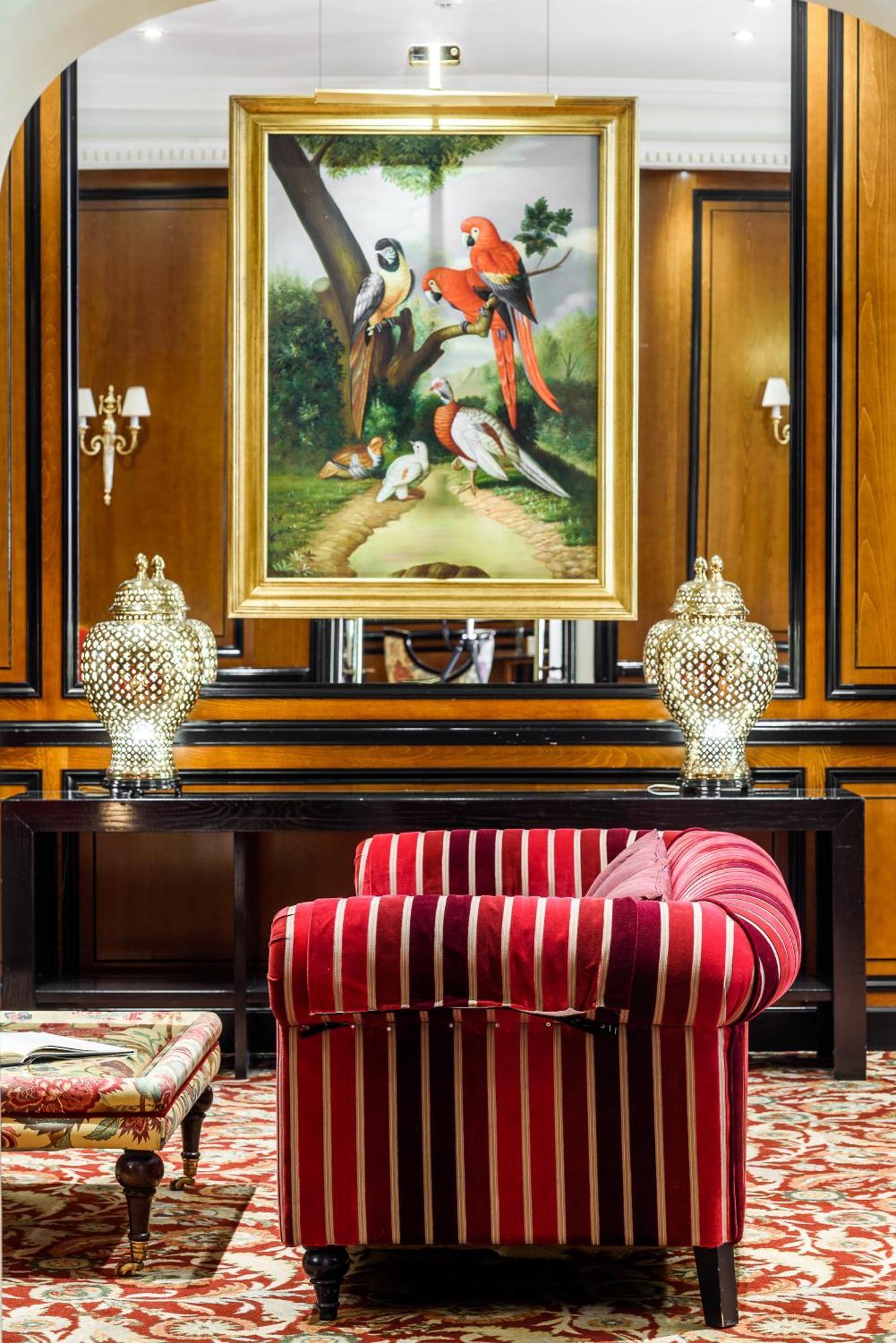 Narutis Hotel - Small Luxury Hotels Of The World วิลนีอุส ภายนอก รูปภาพ The lobby of the hotel