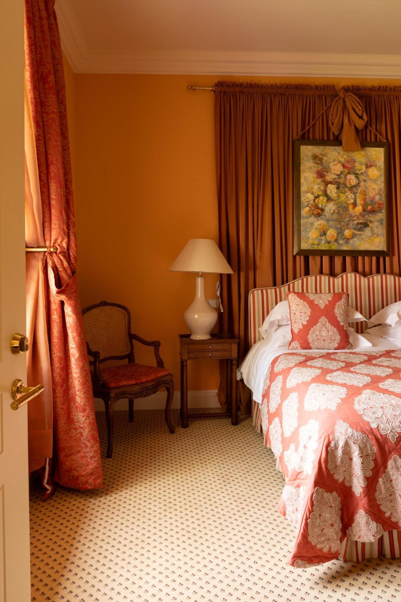 Narutis Hotel - Small Luxury Hotels Of The World วิลนีอุส ภายนอก รูปภาพ A bedroom at the hotel