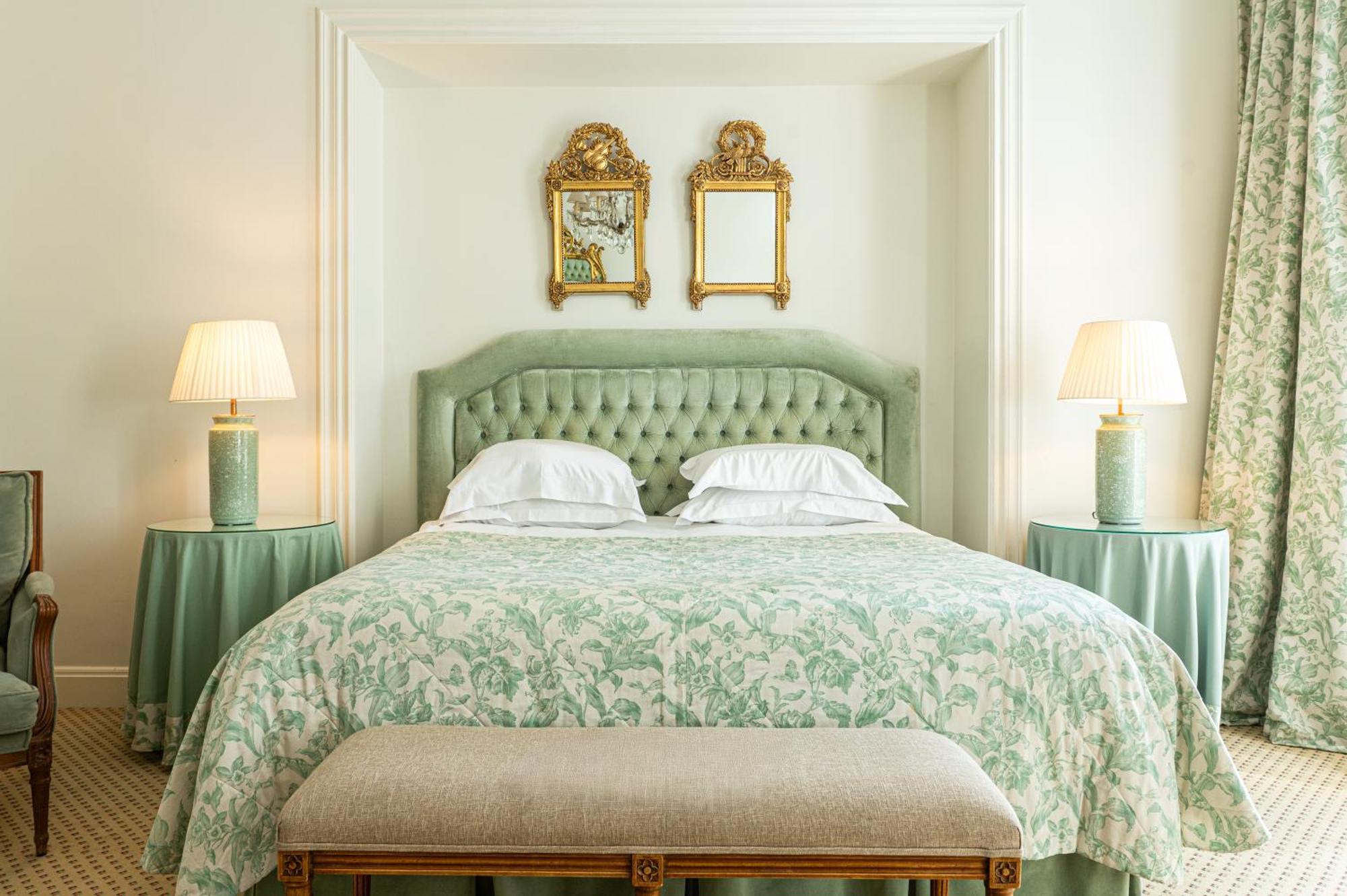 Narutis Hotel - Small Luxury Hotels Of The World วิลนีอุส ภายนอก รูปภาพ A bedroom at the hotel