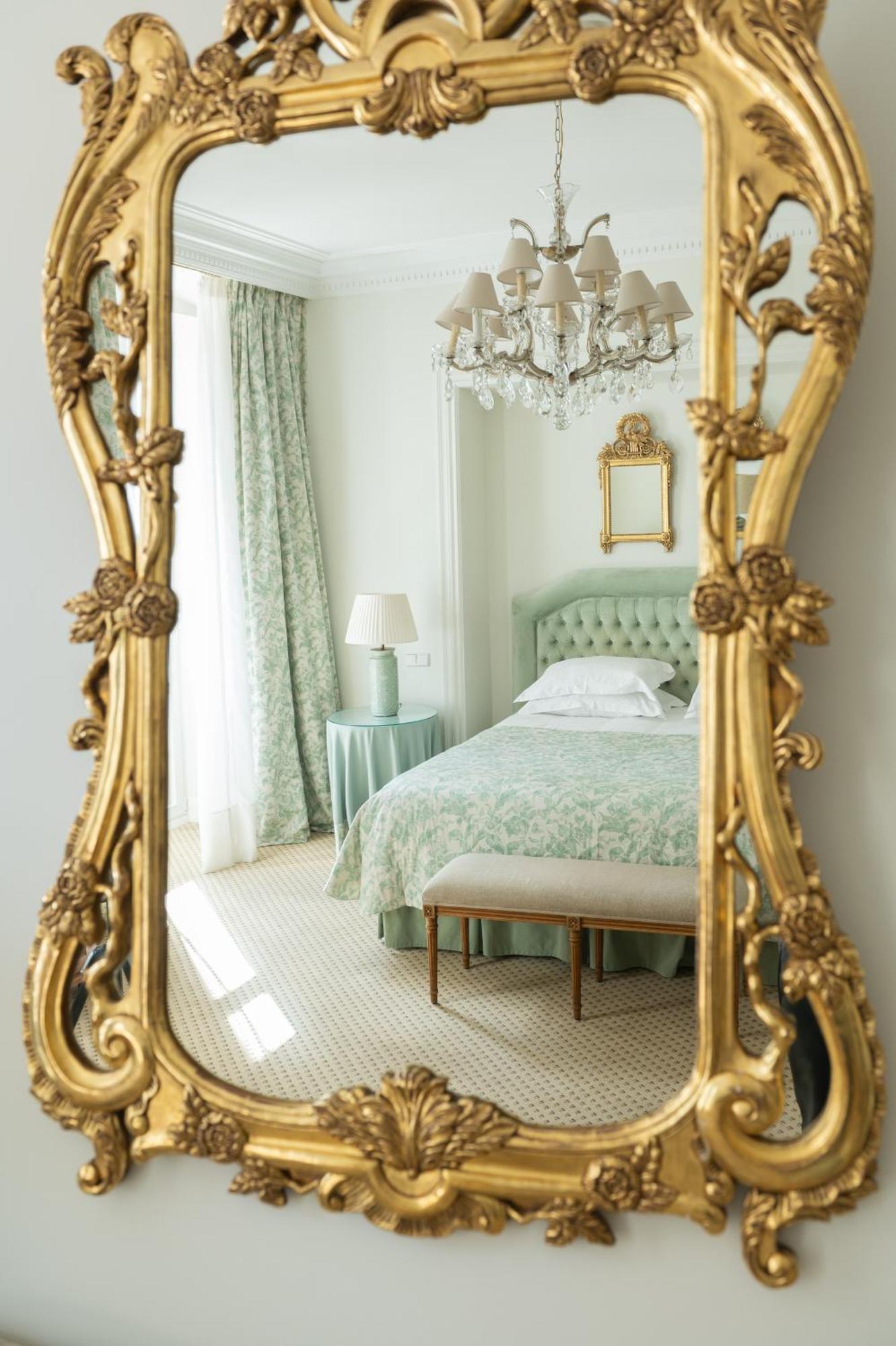 Narutis Hotel - Small Luxury Hotels Of The World วิลนีอุส ภายนอก รูปภาพ A mirror
