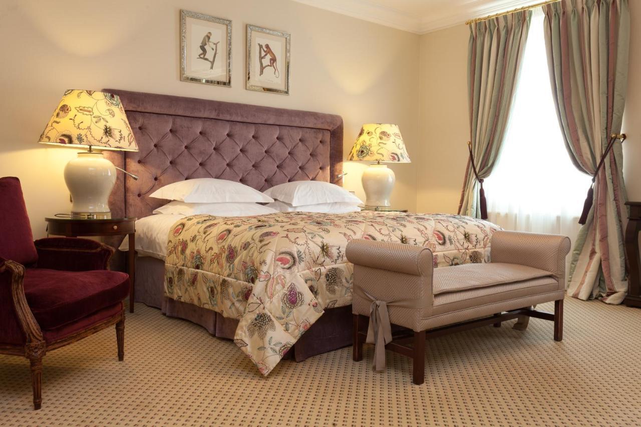 Narutis Hotel - Small Luxury Hotels Of The World วิลนีอุส ภายนอก รูปภาพ A bedroom at the hotel